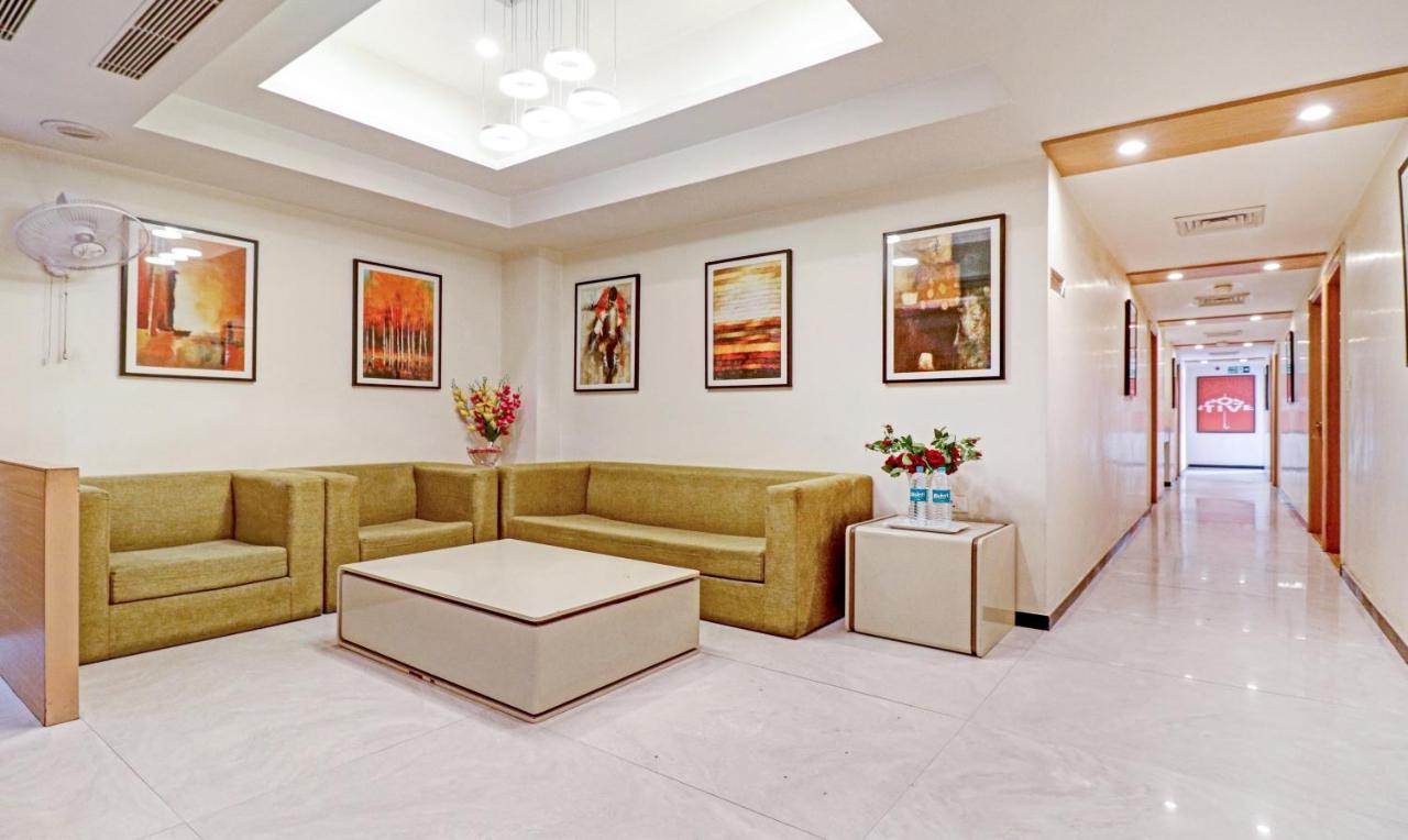 Treebo Galaxy Rooms New Delhi Extérieur photo